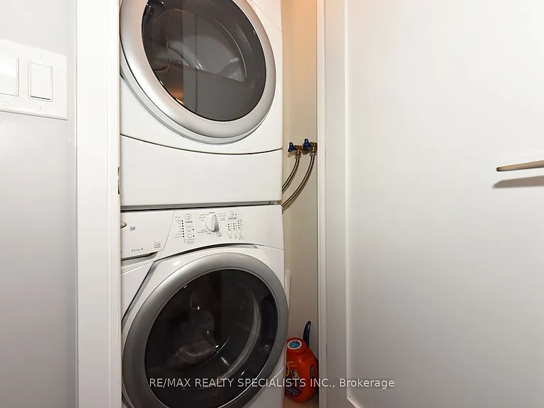 70 Roehampton Ave #712 — Photo 20