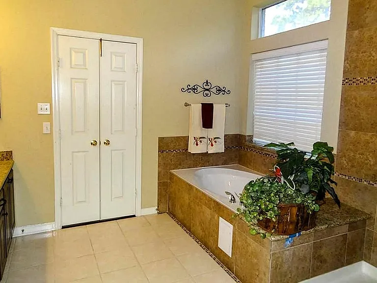10114 Crescent Bluff Ln — Photo 26