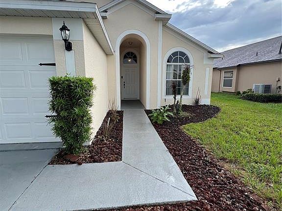 3rd image of 218 ROYAL RIDGE DRIVE