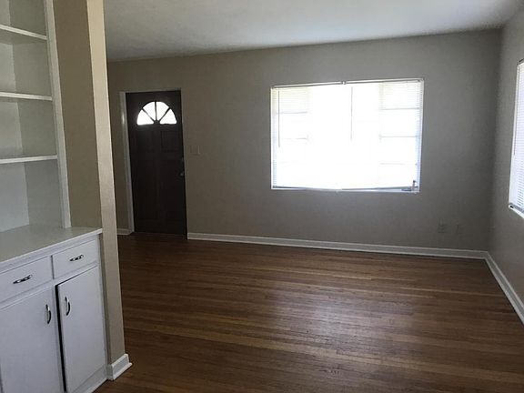 5th image of 2521 Depauw Ave