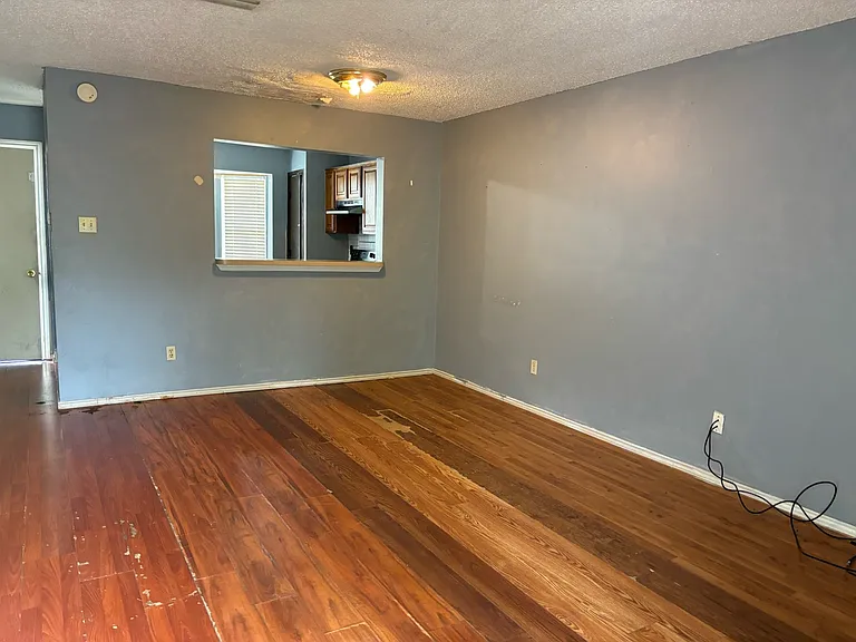 1368 Old Jamestown Ct — Photo 4