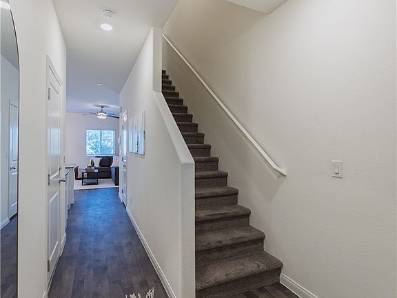5th image of 544 Thistleberry Ave