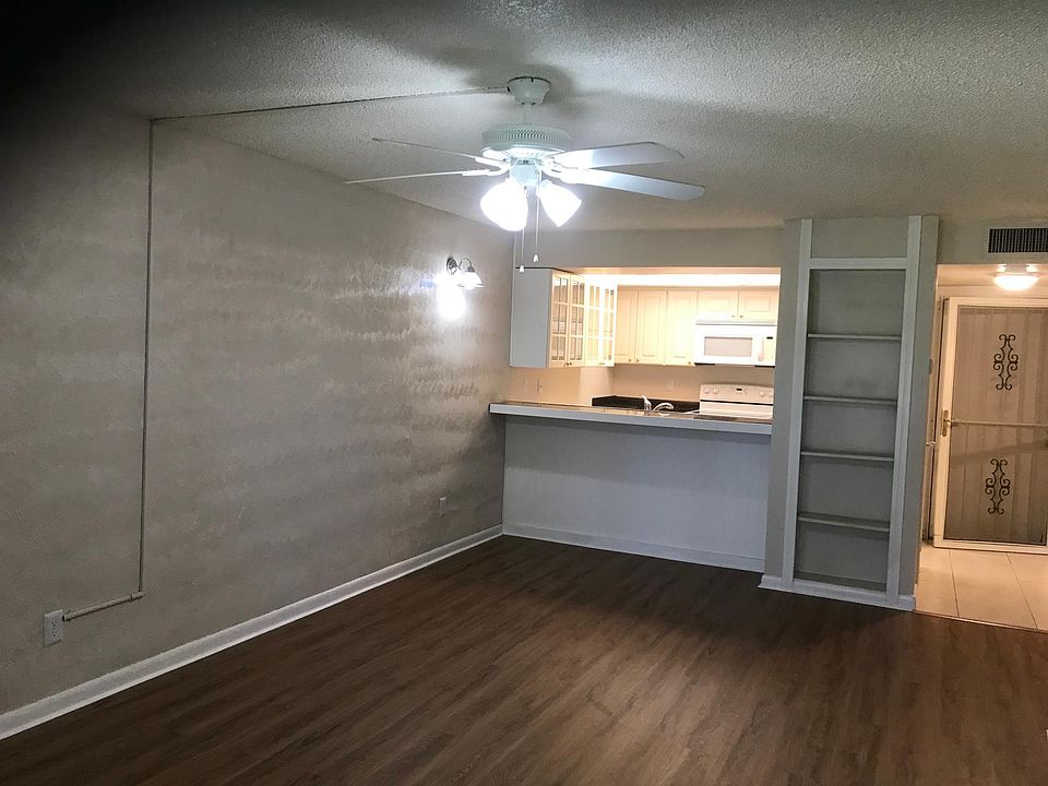 1st image of 13618 Greenfield Dr APT 304