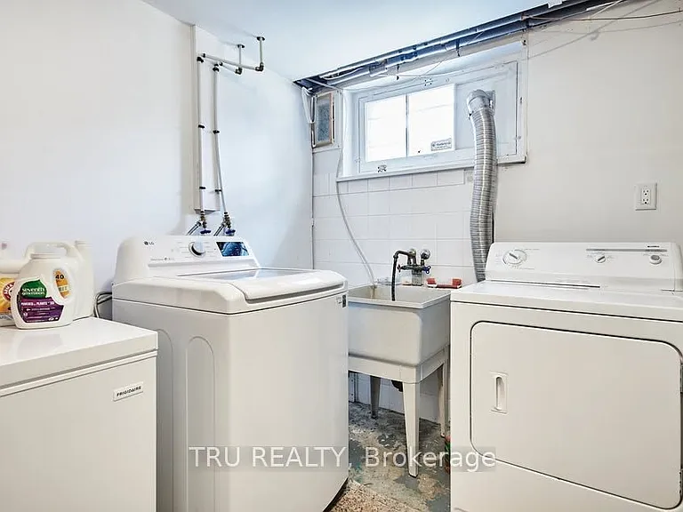 1342 Hanbury St #B — Photo 13