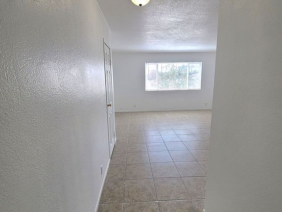 4th image of 213 E Foster Ave #6