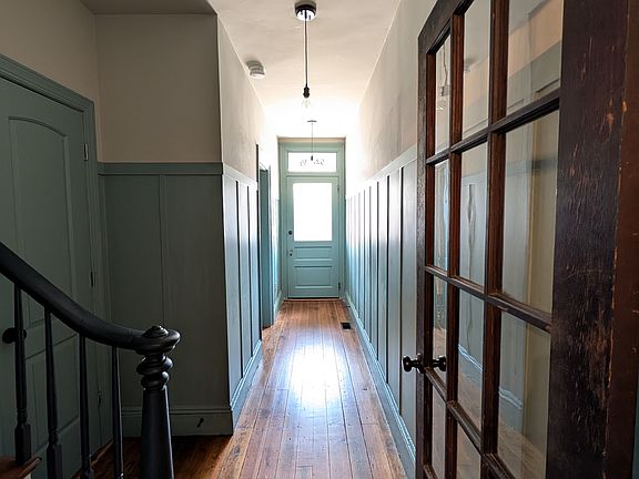 3rd image of 524 1/2 S Pine St