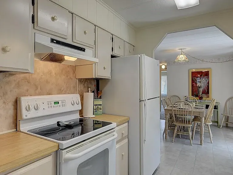 1035 Royal Palm Dr — Photo 8