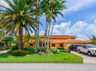 7015 N Augusta Dr, Hialeah, FL 33015