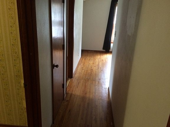 4th image of 2826 Glade Ave