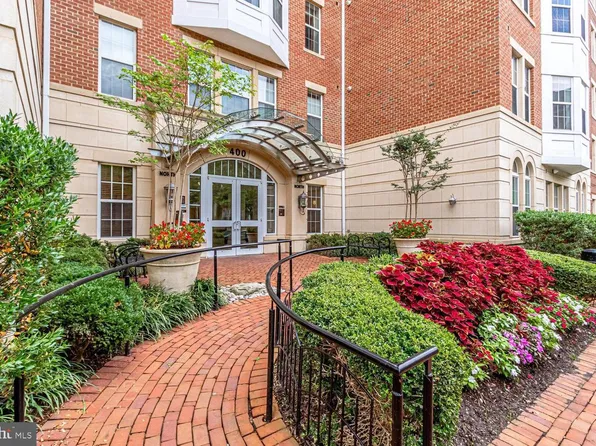 400 Cameron Station Blvd APT 117, Alexandria, VA 22304