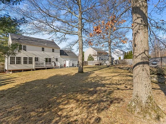 4th image of 32 Wisteria Dr