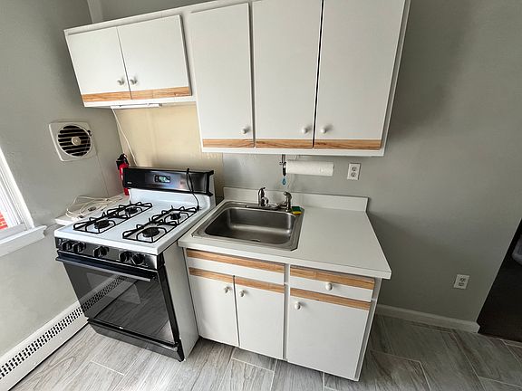 3rd image of 7528 Watson St Floor 2
