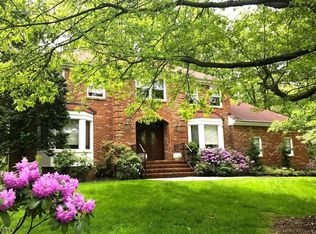 10 York Pl, North Caldwell, NJ 07006