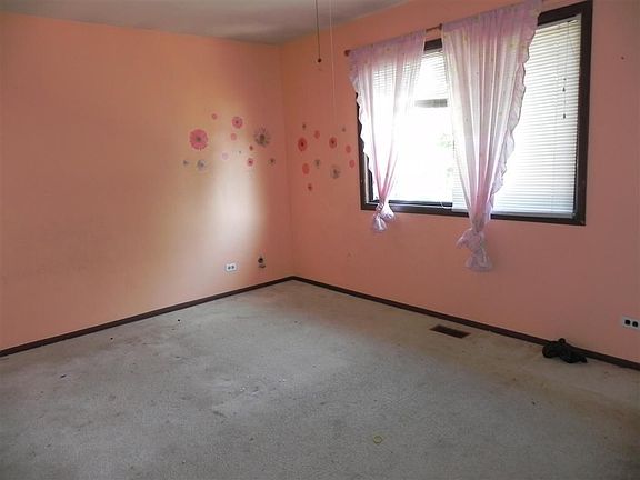 5th image of 29W616 Winchester Cir N Unit 4
