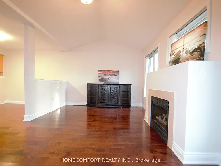 28 Deerwood Cres — Photo 8