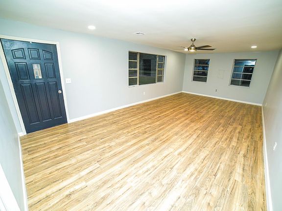 3rd image of 4443 North St