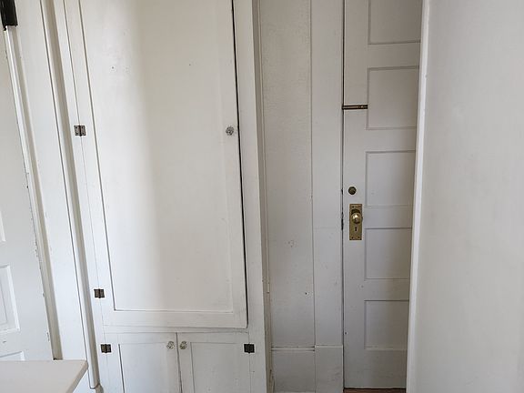4th image of 711 N Pine St APT 5