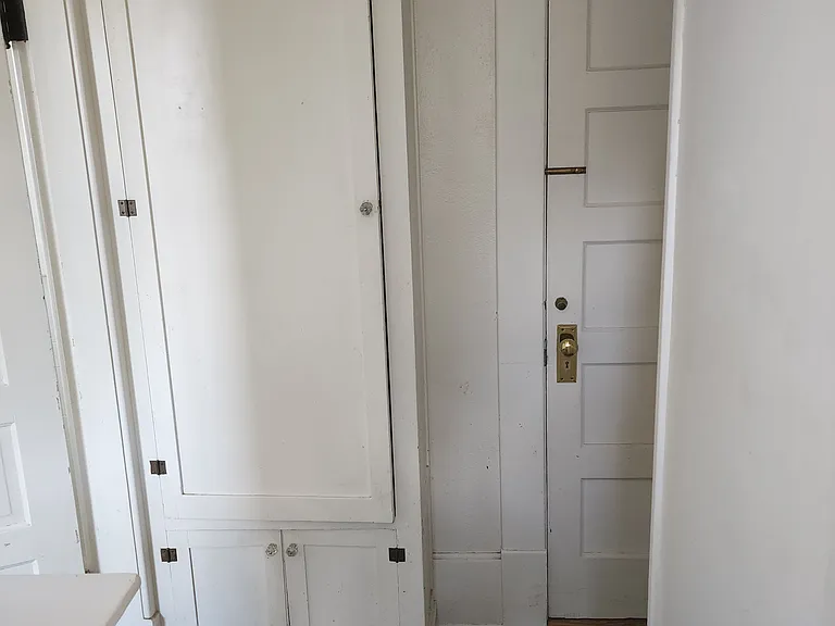 711 N Pine St #5 — Photo 4