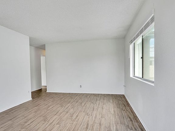 2nd image of 1320-1322 Pacific Beach Dr #2