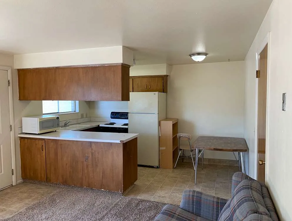 3 bed, 1.5 bath, 1000 sqft, $450 — Photo 2