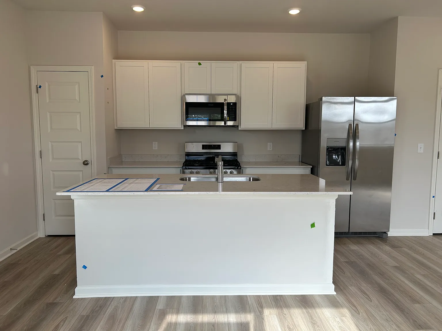 4 bed, 2.5 bath, 1828 sqft, $3,000 — Photo 3