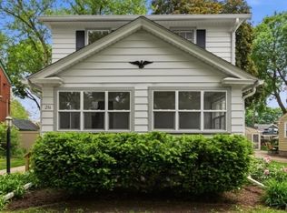 216 S Commonwealth Ave, Aurora, IL 60506