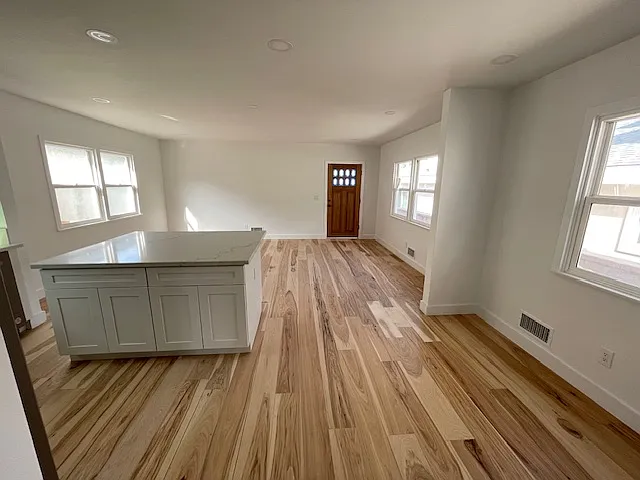 2 bed, 874 sqft, $5,000 — Photo 2