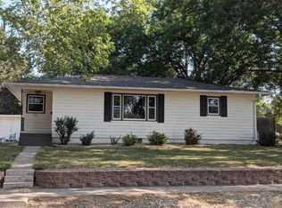 712 E 14th St, Yankton, SD 57078