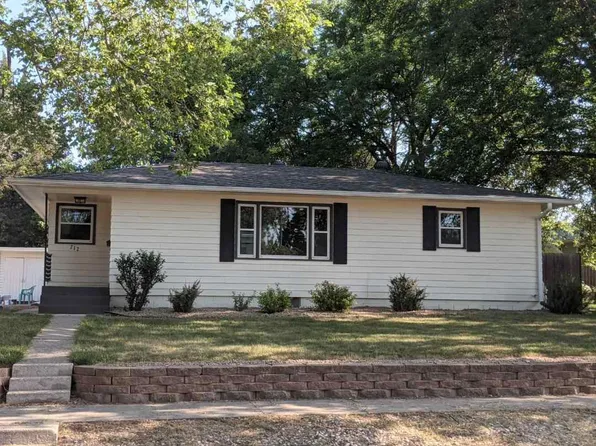 712 E 14th St, Yankton, SD 57078