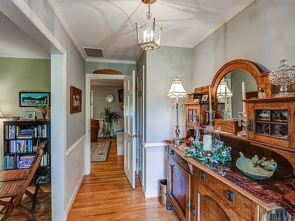4th image of 21 Preston Pl