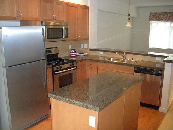 4th image of 2110 Yakima Ct #408