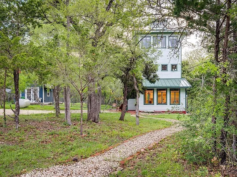112 Boulder Ln — Photo 1