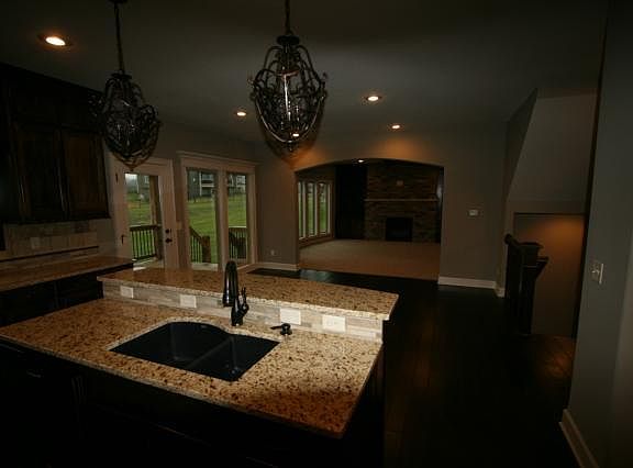 4th image of 15098 Cherry Ct