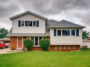 10606 S Leclaire Ave, Oak Lawn, IL 60453
