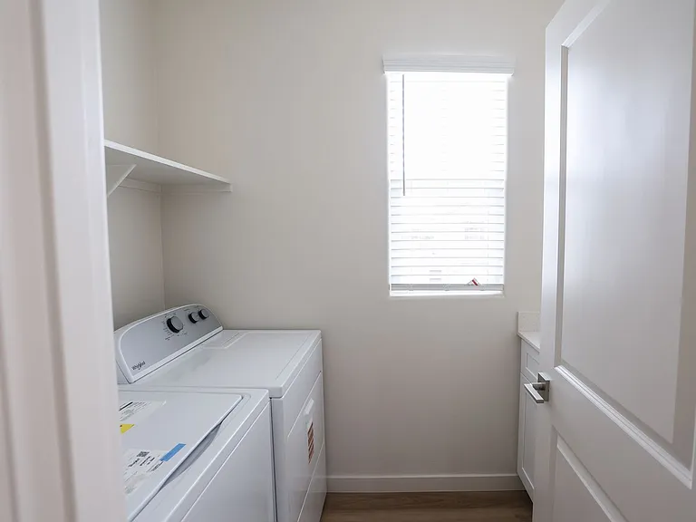 6548 N 15th Dr — Photo 3