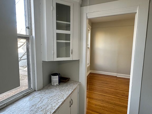 3rd image of 1260 Whalley Ave #1A