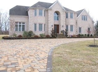 81 Haypress Rd, Cranbury, NJ 08512