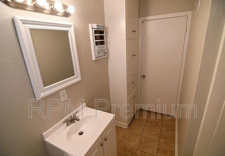 2424 Toledo St — Photo 18