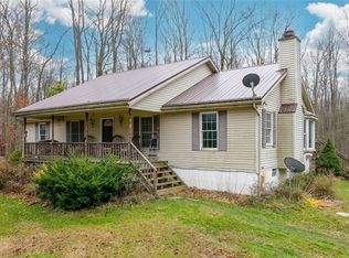 4902 Leslie Rd, Rock Creek, OH 44084