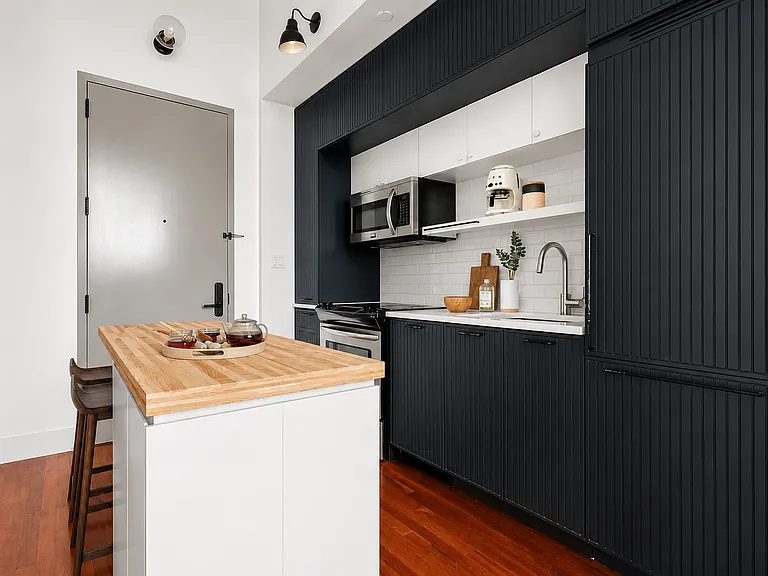 180 Bainbridge St #307 — Photo 3
