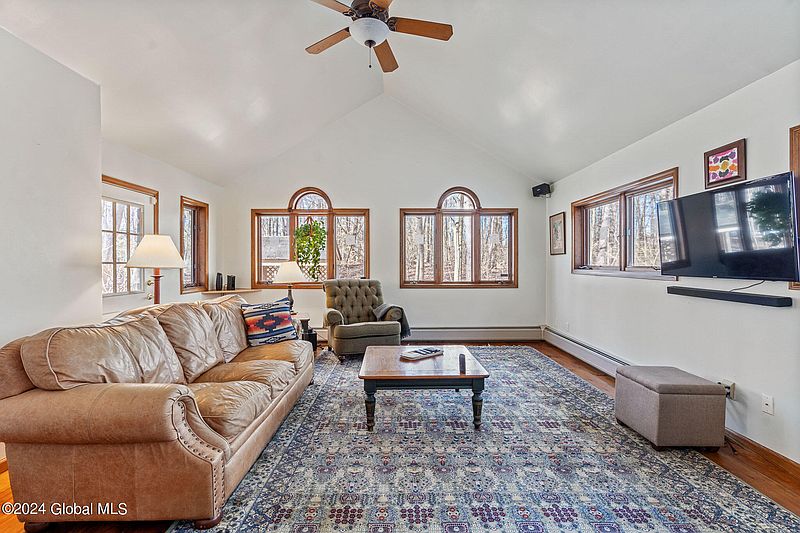 3rd image of 31 Luther Road