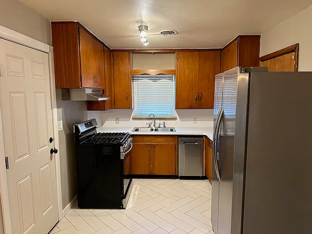 3 bed, 995 sqft, $1,150 — Photo 4