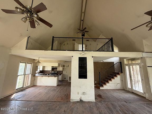 3rd image of 3882 Henderson Rd