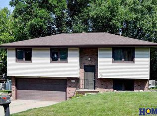 5720 Dogwood Dr, Lincoln, NE 68516