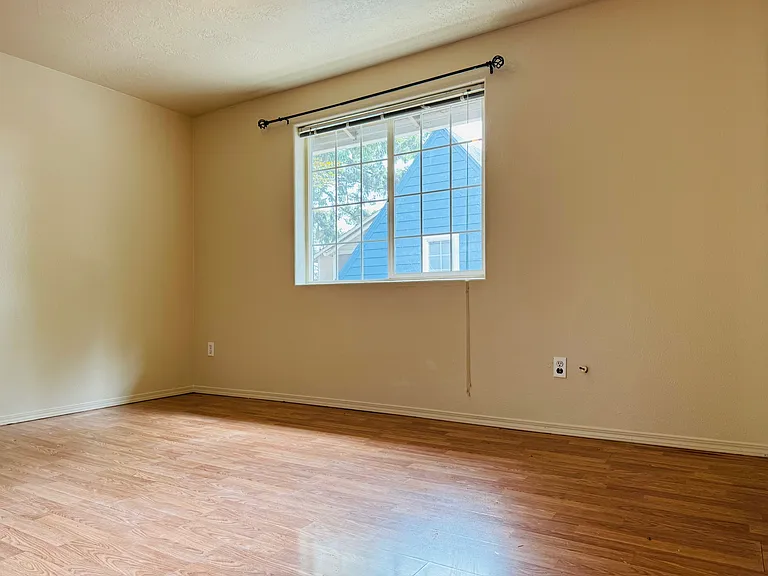 4556 NE 119th Ave #10 — Photo 18