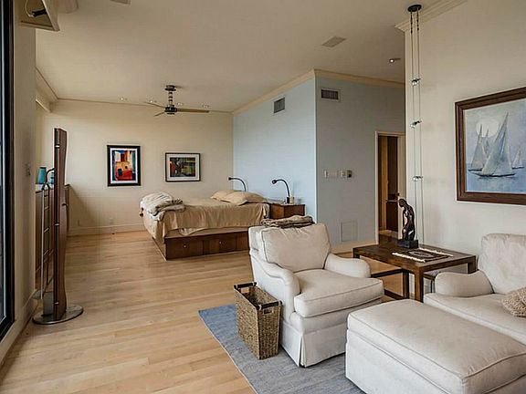 5th image of 1111 Hermann Dr Unit 14W