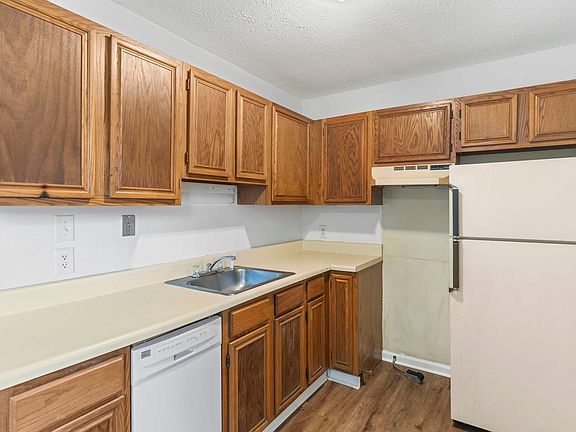 5th image of 3610 Fort Ave APT 104
