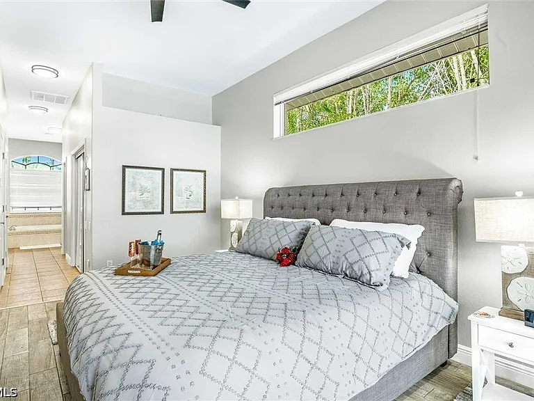 2601 SW 39th Ter — Photo 11