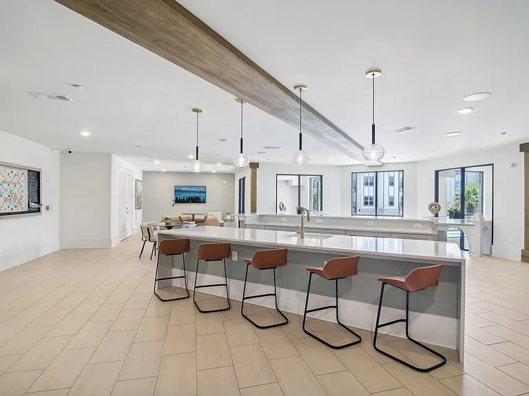 Somerset Apartments — Photo 18