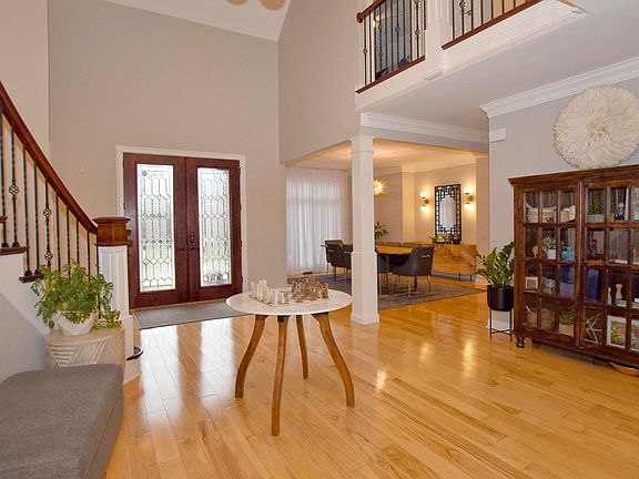 3rd image of 6078 Pembrooke Dr